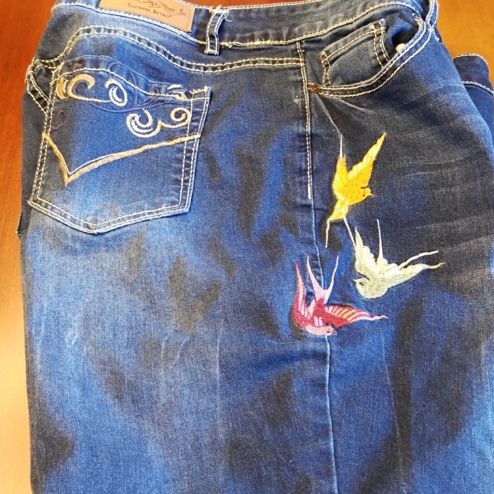 Distressed embroidered jeans NWOT